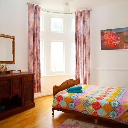 High Street 3Br City Views Near Beach - Groups, Families, Contractors-2